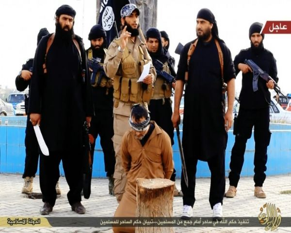 IŞİD, yine kafa kesti! Bakın bu sefer ne için!.. IŞİD, yine kafa kesti! Bakın bu sefer ne için!..