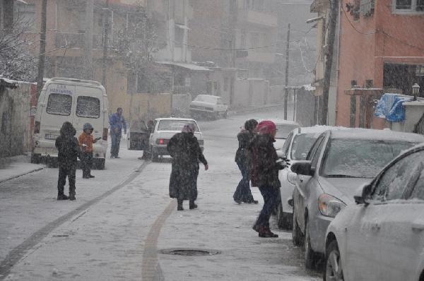 O ilimize 8 yıl sonra kar yağdı O ilimize 8 yıl sonra kar yağdı