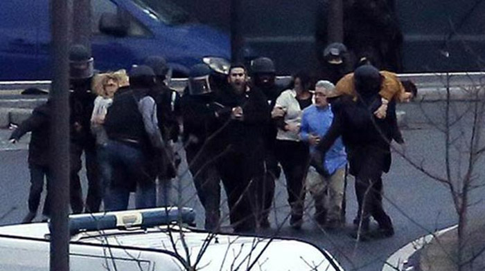 Müslüman genç, bu taktikle 15 kişiyi katliamdan kurtardı Müslüman genç, bu taktikle 15 kişiyi katliamdan kurtardı