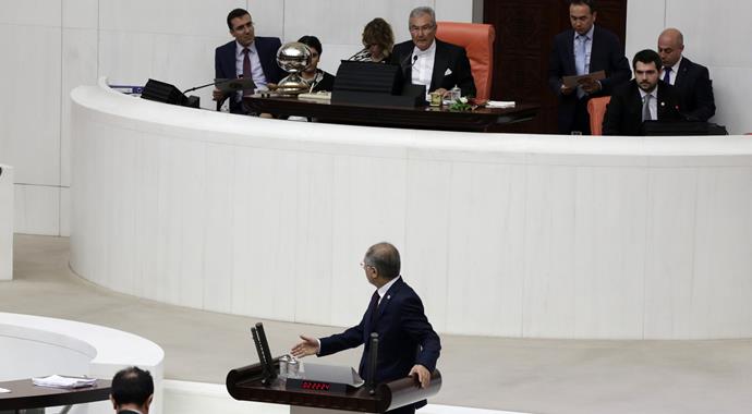 Meclis'te ilk gerginlik Meclis'te ilk gerginlik