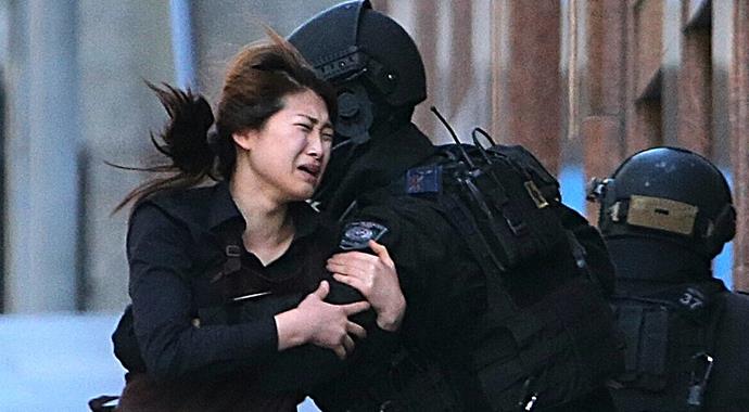 Sidney'deki rehine krizine polis müdahale etti: İki ölü Sidney'deki rehine krizine polis müdahale etti: İki ölü