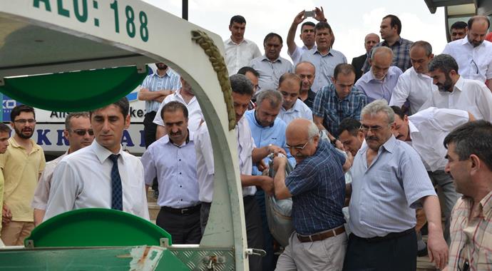 Müftü, rektör ziyareti sırasında kalp krizi geçirip öldü Müftü, rektör ziyareti sırasında kalp krizi geçirip öldü