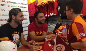 Rodrıguez imza dağıttı Rodrıguez imza dağıttı