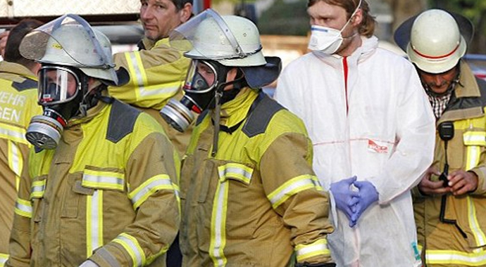 Beş yıldır yıkanmayan adamı böyle kurtardılar Beş yıldır yıkanmayan adamı böyle kurtardılar