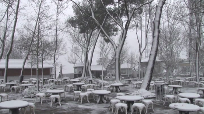 İstanbul'da kar yağışı devam ediyor İstanbul'da okullar tatil mi? İstanbul'da kar yağışı devam ediyor İstanbul'da okullar tatil mi?