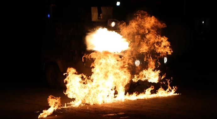 Şırnak'ta gerginlik: 2 polis yaralı Şırnak'ta gerginlik: 2 polis yaralı