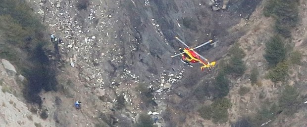 Fransa'da düşen yolcu uçağının kara kutusu bulundu Fransa'da düşen yolcu uçağının kara kutusu bulundu
