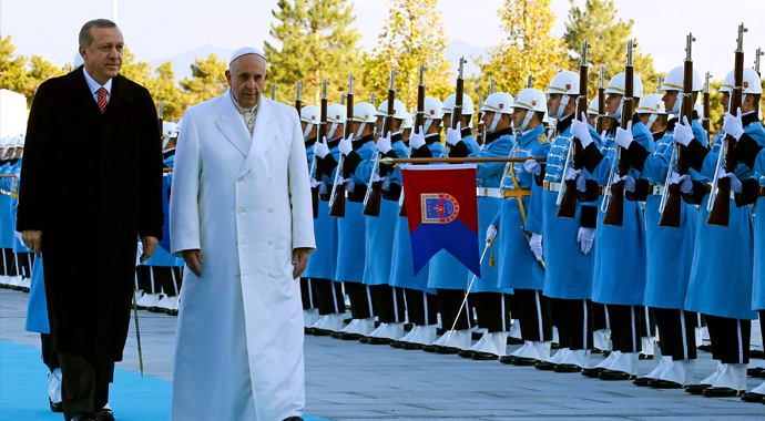 Yeni Saray'da ilk kabul Yeni Saray'da ilk kabul