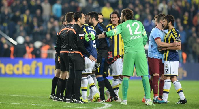 İşte Caner'in kırmızı kart gördüğü pozisyon İşte Caner'in kırmızı kart gördüğü pozisyon