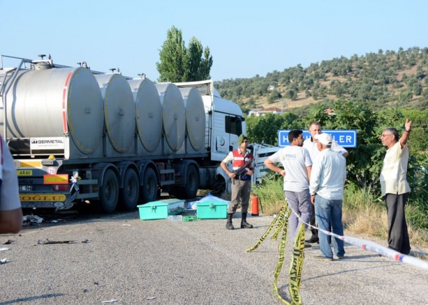 Manisa'da feci kaza: 15 ölü! Manisa'da feci kaza: 15 ölü!