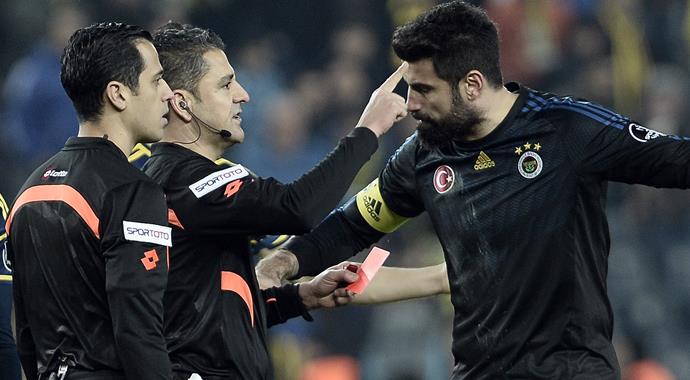 İşte Caner'in kırmızı kart gördüğü pozisyon İşte Caner'in kırmızı kart gördüğü pozisyon