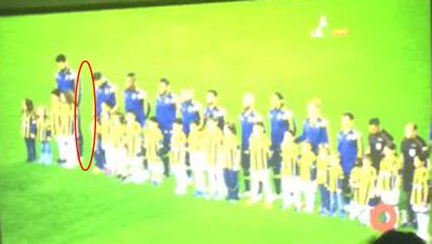 Fenerbahçe'de Gökhan Gönül son dakikada sakatlandı Fenerbahçe'de Gökhan Gönül son dakikada sakatlandı