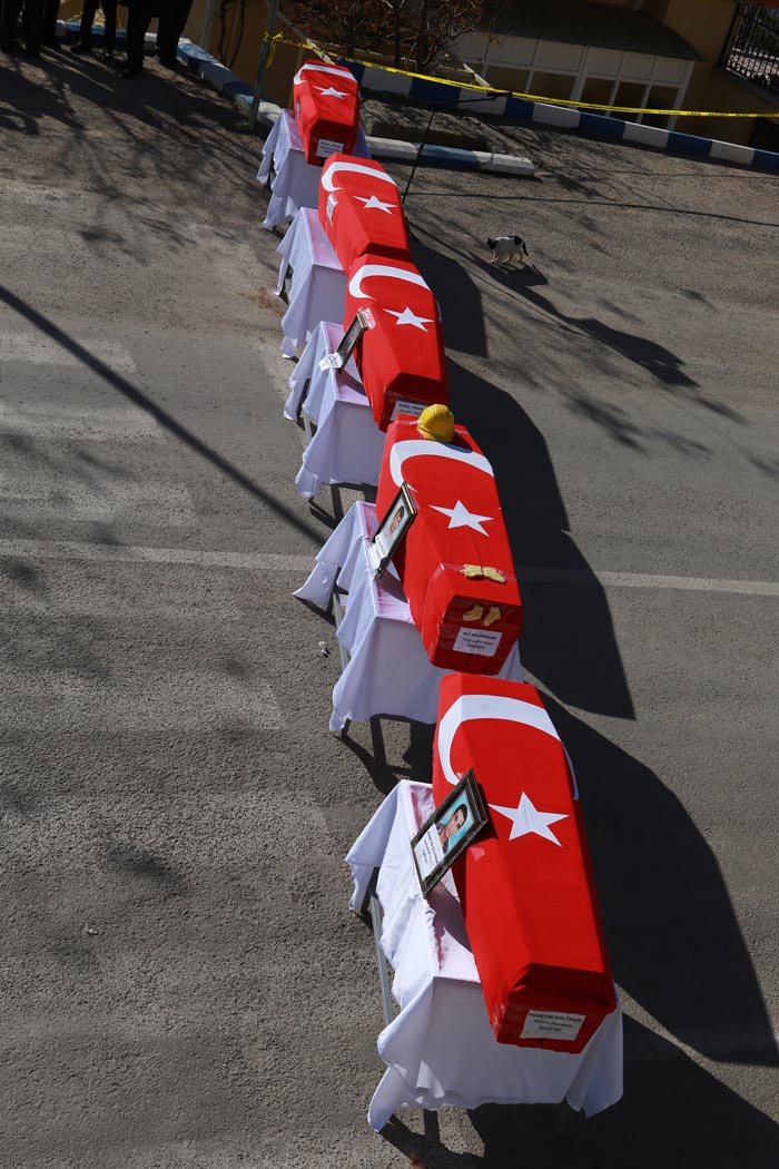 O madencinin tabutundaki bu detay yürekleri dağladı O madencinin tabutundaki bu detay yürekleri dağladı