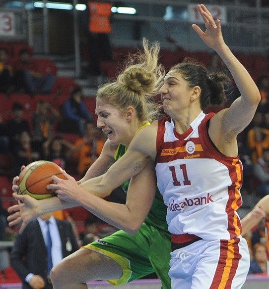 Nevriye Yılmaz yüzünden görevi bıraktı Nevriye Yılmaz yüzünden görevi bıraktı