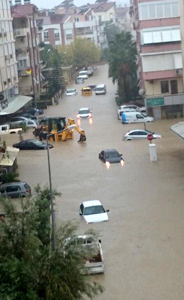 Antalya'da şiddetli yağmur! 8 saatte metrekareye 280 kilo... Antalya'da şiddetli yağmur! 8 saatte metrekareye 280 kilo...