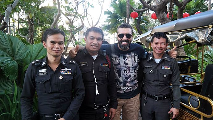 Türk işadamından barış için dünya turu Türk işadamından barış için dünya turu