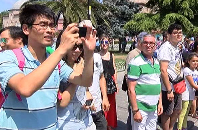 Turistlerden Cumhurbaşkanı Erdoğan'a büyük ilgi! Turistlerden Cumhurbaşkanı Erdoğan'a büyük ilgi!