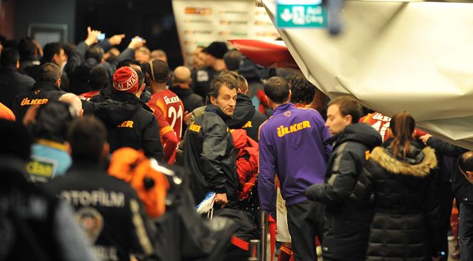 Arena'da koridorlar savaş alanı! Arena'da koridorlar savaş alanı!