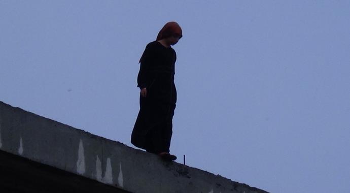 Bebeğini görünce intihardan vazgeçti Bebeğini görünce intihardan vazgeçti