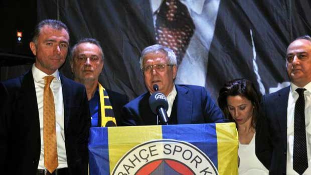 Aziz Yıldırım: Forvete oyuncu alma çalışması yapıyoruz Aziz Yıldırım: Forvete oyuncu alma çalışması yapıyoruz