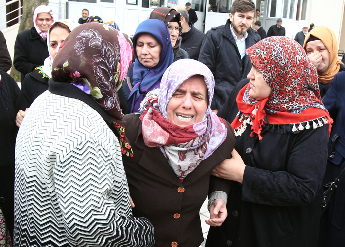 Esenler'de kocası tarafından öldürülen kadın defnedildi Esenler'de kocası tarafından öldürülen kadın defnedildi