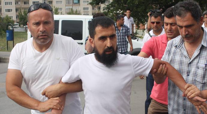 Açıklama yapılırken bir anda saldırdı Açıklama yapılırken bir anda saldırdı