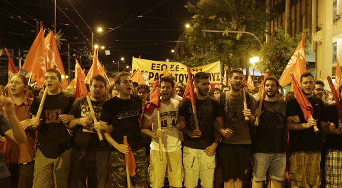 Yunanistan 'hayır' dedi, halk sokakta Yunanistan 'hayır' dedi, halk sokakta