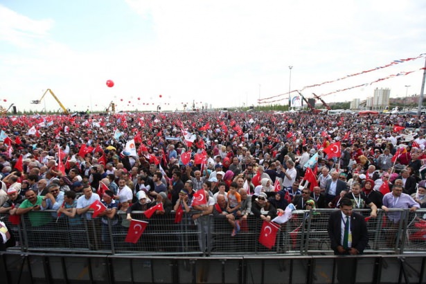 Fetih Şöleni'nde mahşeri kalabalık Fetih Şöleni'nde mahşeri kalabalık