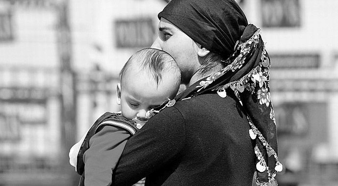 Acıları tazelenen madenci yakınlarının gözyaşları sel oldu Acıları tazelenen madenci yakınlarının gözyaşları sel oldu