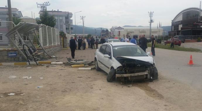 Bursa'da feci kaza: 5 yaralı Bursa'da feci kaza: 5 yaralı