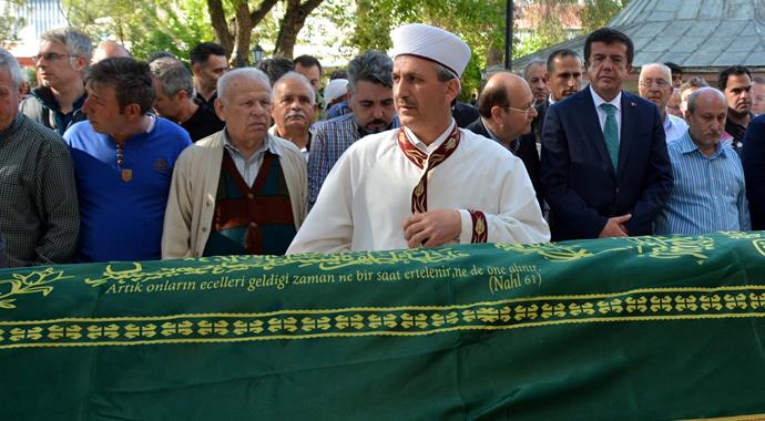 Bakan Zeybekci, kuzeninin cenazesine katıldı Bakan Zeybekci, kuzeninin cenazesine katıldı