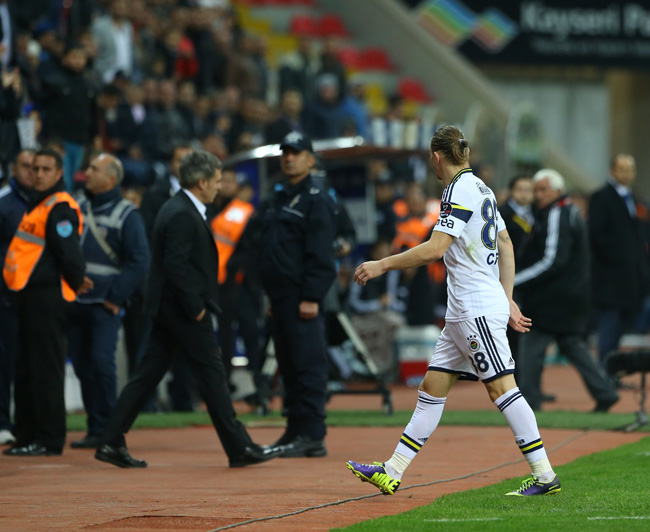 Caner'den Ersun Yanal'a sitemkar bakış Caner'den Ersun Yanal'a sitemkar bakış