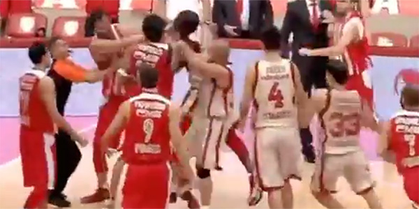 Yumruklar konuştu, Galatasaray kaybetti Yumruklar konuştu, Galatasaray kaybetti