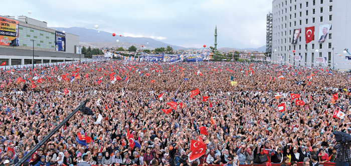 Erdoğan, 'CHP ile kanlı örgütler el ele kol kola geziyor' Erdoğan, 'CHP ile kanlı örgütler el ele kol kola geziyor'