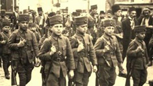 Kara tahtaya bunu yazıp savaşa gittiler!