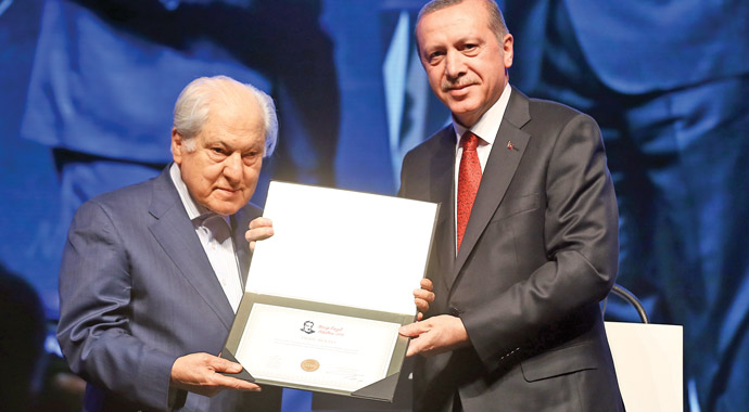 Necip Fazıl'ın anısına Edebiyat ödülleri verildi Necip Fazıl'ın anısına Edebiyat ödülleri verildi