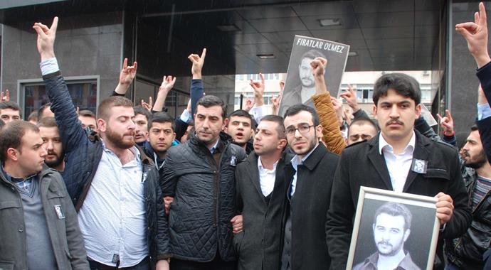 İki üniversitede gergin anlar İki üniversitede gergin anlar