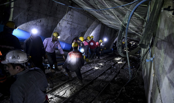 Taner Yıldız: 'Su seviyesi işçilerin üzerinde!