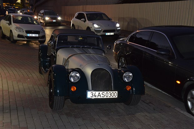 Cem Yılmaz'dan satılık araba