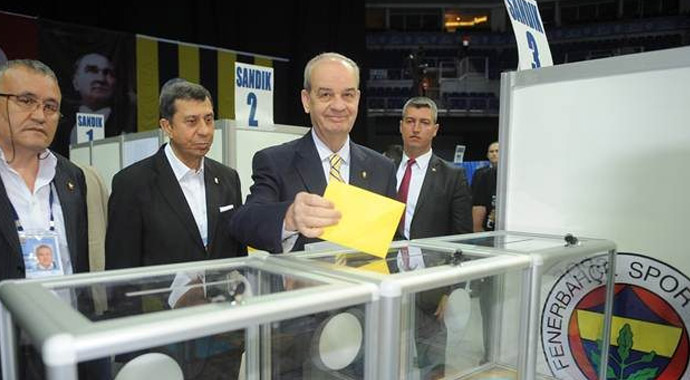 Fenerbahçe kongresinde oy kullanan İlker Başbuğ: Hayatımda ilk kez... Fenerbahçe kongresinde oy kullanan İlker Başbuğ: Hayatımda ilk kez...