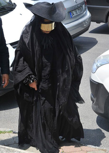 Bülent Ersoy cenazeye böyle katılınca olay oldu!