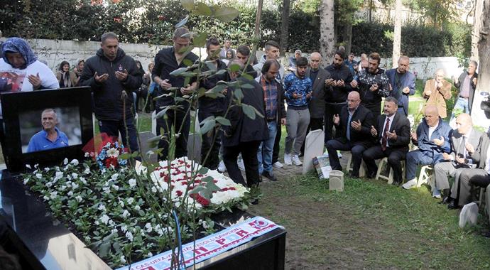 Trabzonspor'un efsanesi Kadir Özcan anıldı Trabzonspor'un efsanesi Kadir Özcan anıldı