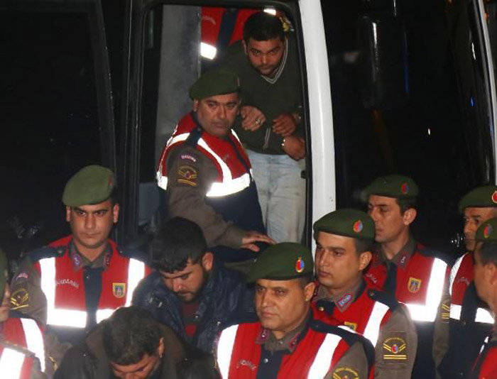 Özgecan'ın katil zanlısının eşi, 'O gece eve gelir gelmez...' Özgecan'ın katil zanlısının eşi, 'O gece eve gelir gelmez...'