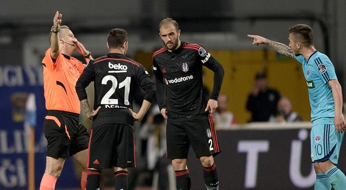 Kasımpaşa-Beşiktaş maçında ikinci Emenike vakası Kasımpaşa-Beşiktaş maçında ikinci Emenike vakası