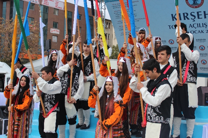 Erdoğan'a Kırşehir'de sürpriz karşılama Erdoğan'a Kırşehir'de sürpriz karşılama