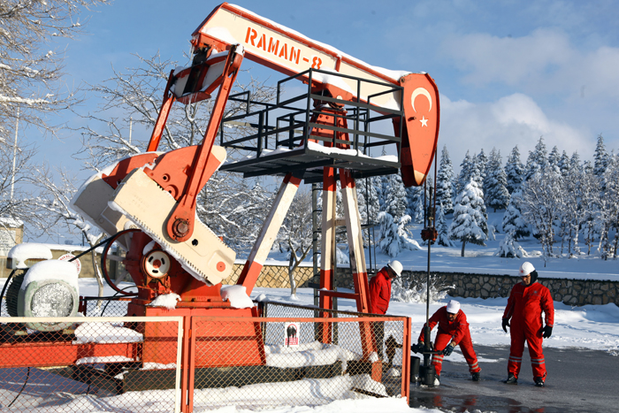 67 senedir petrol fışkırıyor 67 senedir petrol fışkırıyor