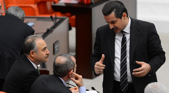 Bakan Çelik MHP sırasında