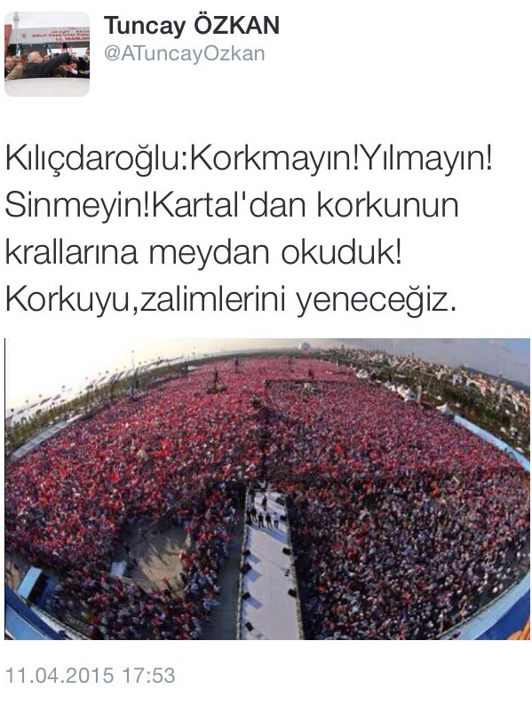 Tuncay Özkan CHP mitingi diye AK Parti'nin miting fotoğrafıyla meydan okudu Tuncay Özkan CHP mitingi diye AK Parti'nin miting fotoğrafıyla meydan okudu