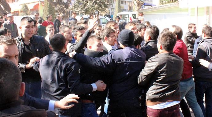 Yozgat'ta Kadınlar Günü etkinliğinde arbede çıktı Yozgat'ta Kadınlar Günü etkinliğinde arbede çıktı