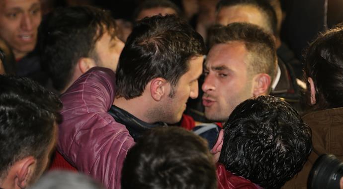 Fenerbahçe otobüsüne saldırıda 2 şüpheli serbest Fenerbahçe otobüsüne saldırıda 2 şüpheli serbest